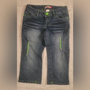 So heritage girls size 7 vintage distressed Blue Jeans with Green Accents capris